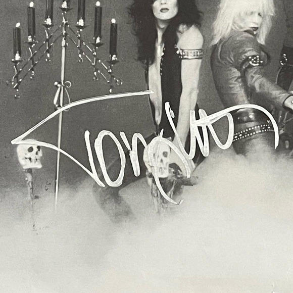 Motley Crue Fully Signed *Original* - Picture 5 of 6